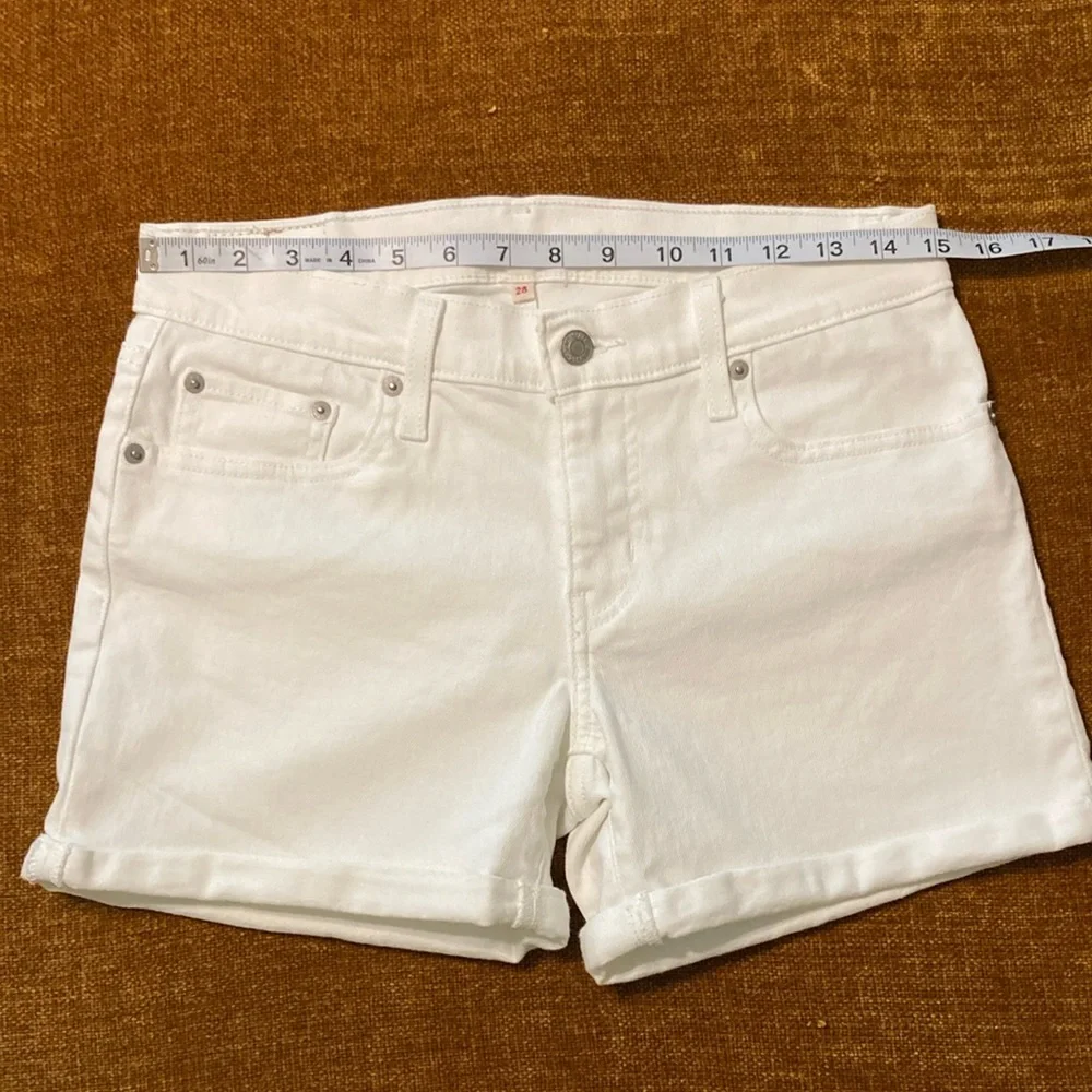 Levi's White Jean Shorts Classic Denim Style - Picture 2 of 7